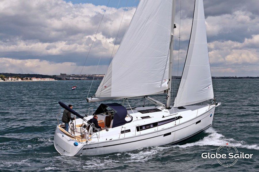 Sailboat Bavaria Cruiser 37