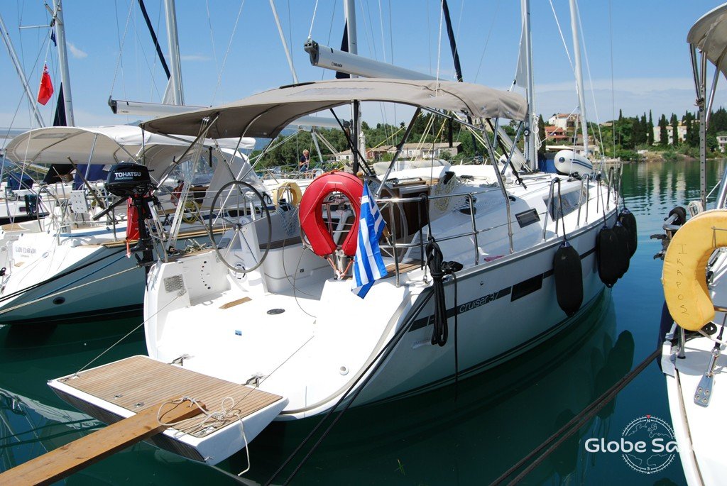 Sailboat Bavaria Cruiser 37