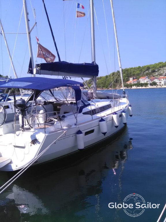 Sailboat Sun Odyssey 479