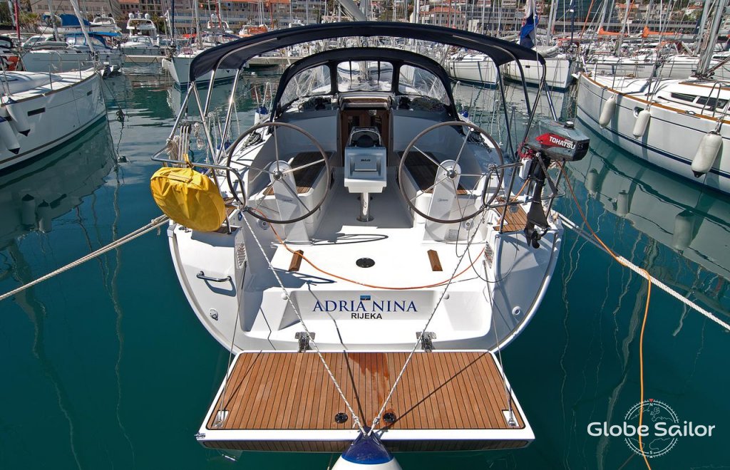 Sailboat Bavaria Cruiser 37