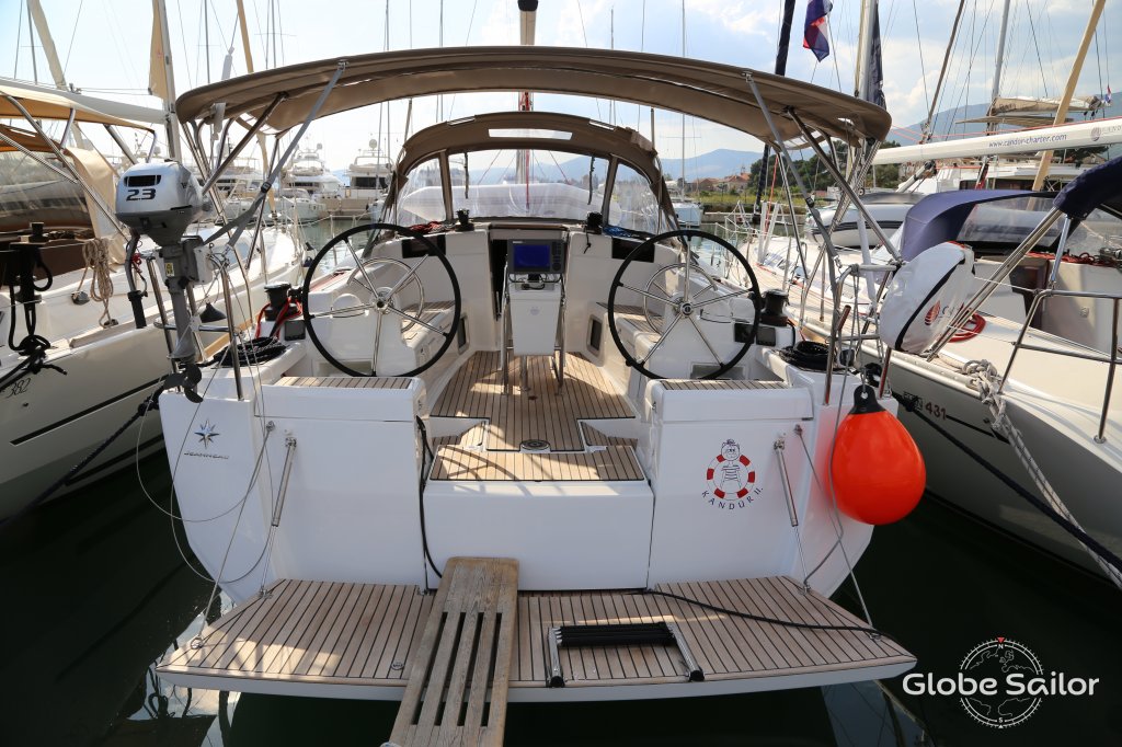 Парусная яхта Sun Odyssey 419