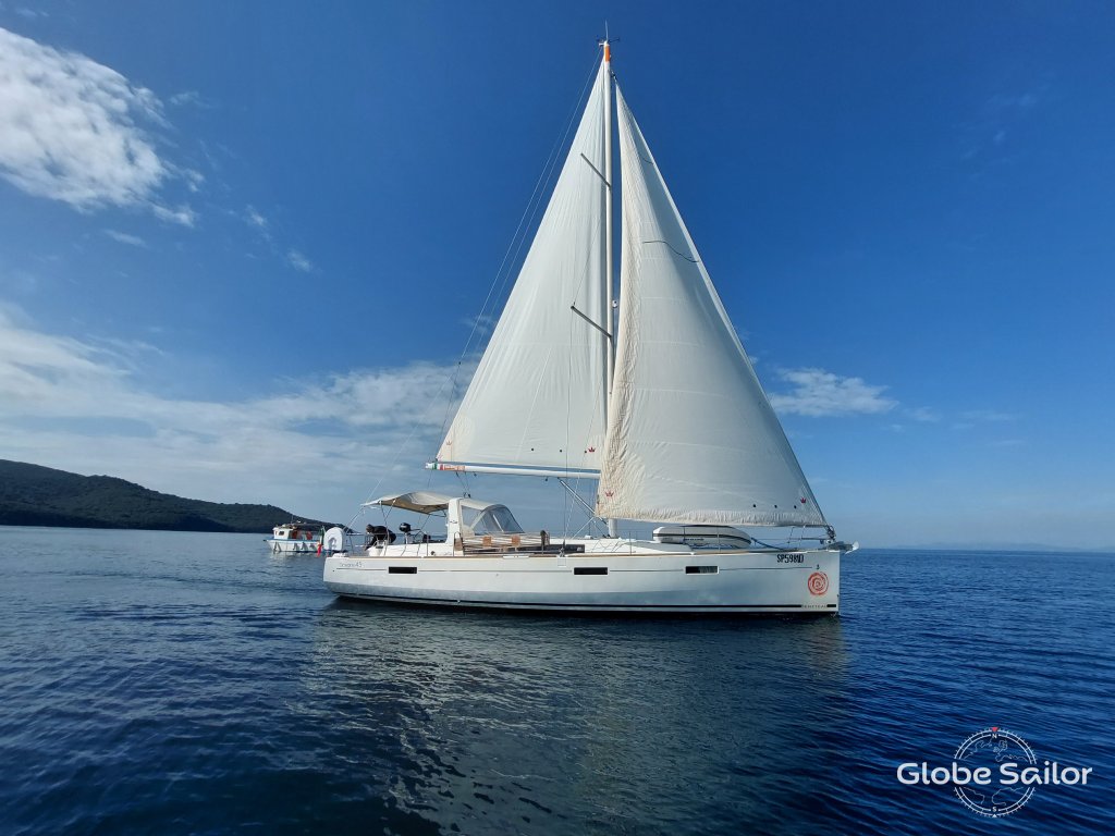 Sailboat Oceanis 45