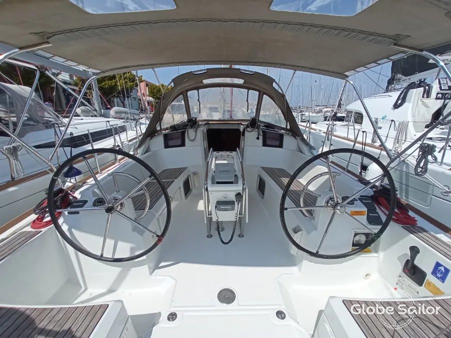 Sailboat Sun Odyssey 379