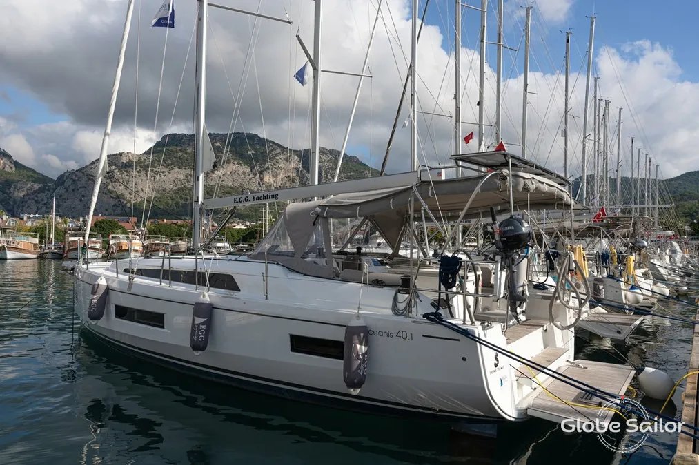 Sailboat Oceanis 40.1