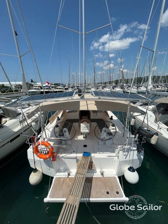 Sailboat Bavaria C42