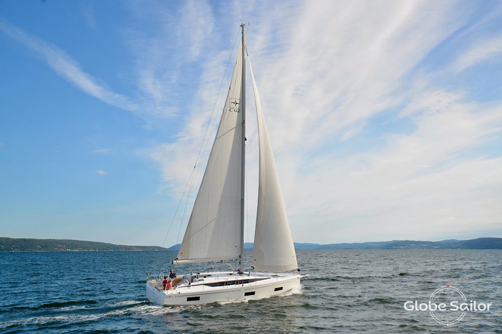 Sailboat Bavaria C42