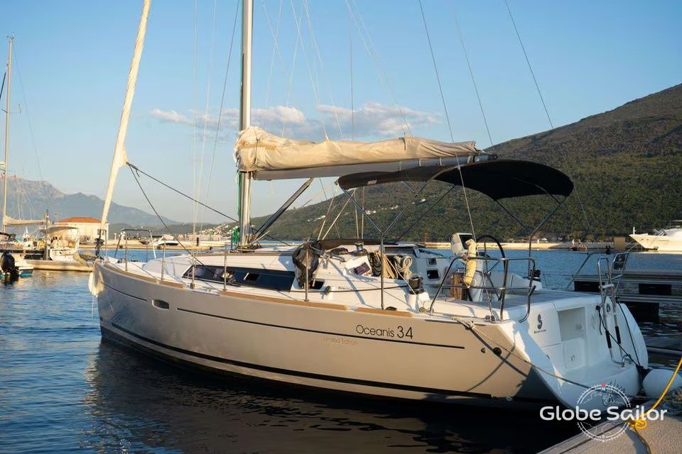 Sailboat Oceanis 34