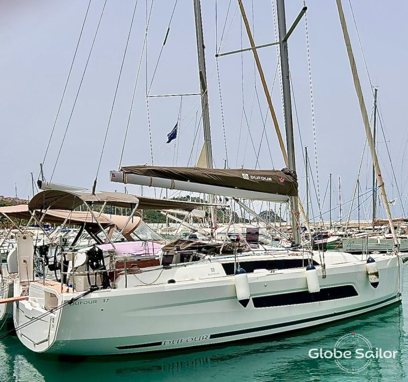 Sailboat Dufour 37