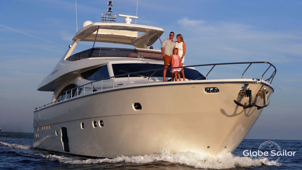 Luxusyacht Ferretti 830