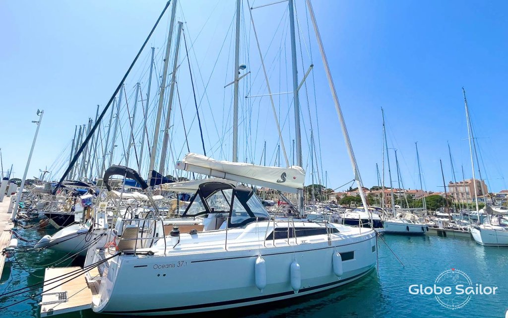 Sailboat Oceanis 37.1