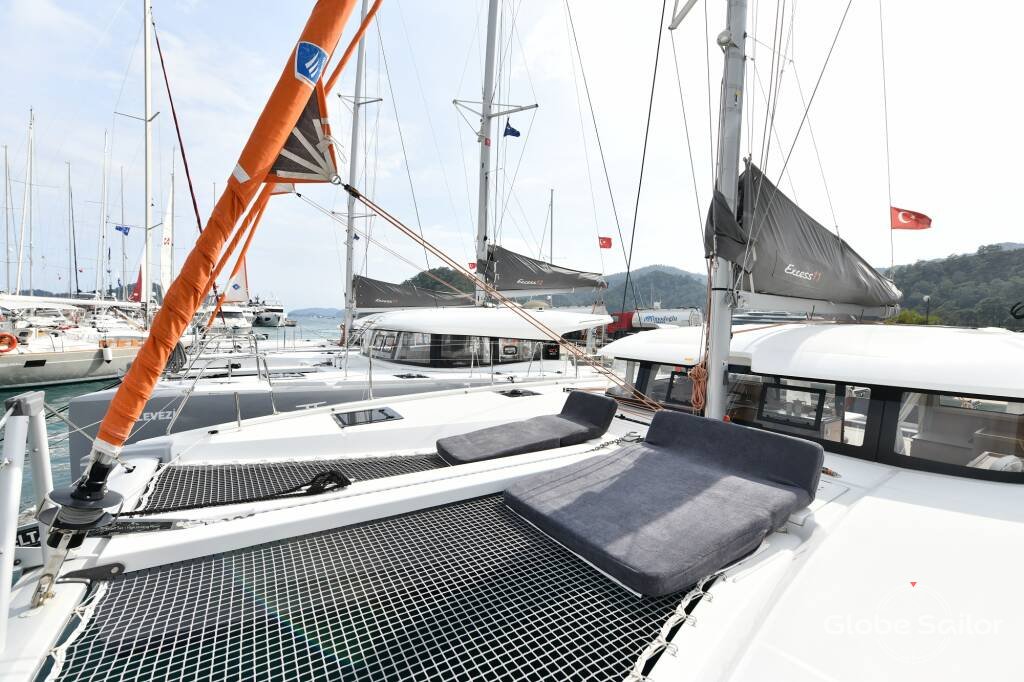 Catamarano Excess 11