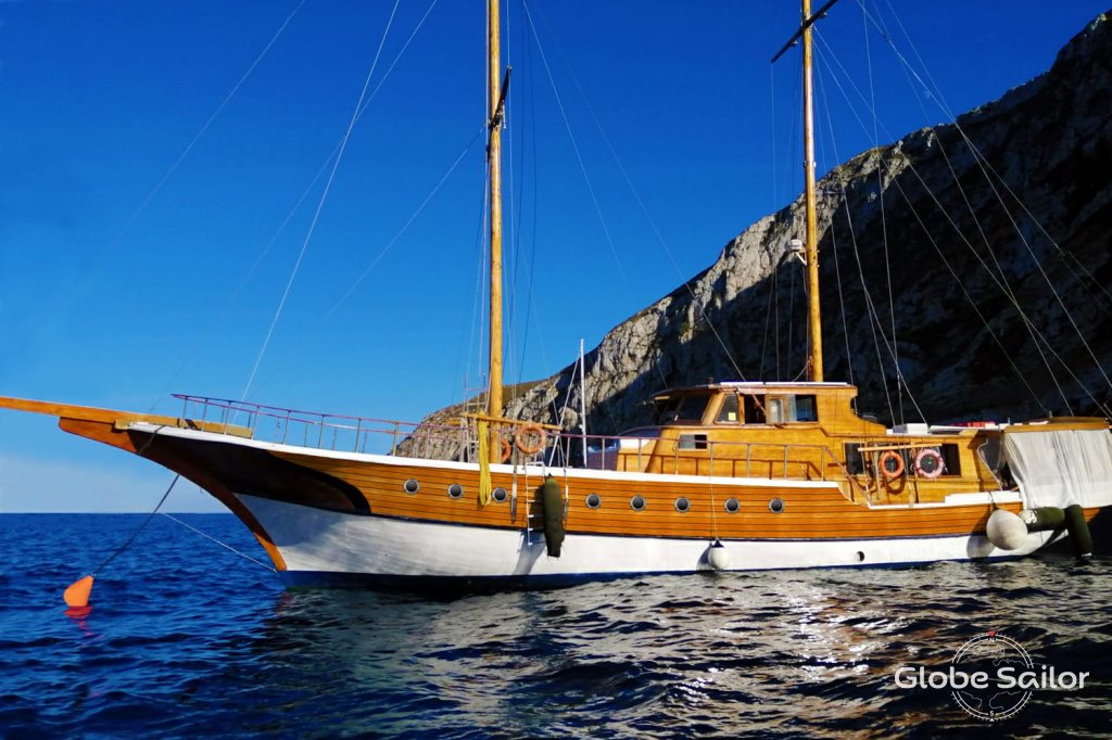 Goélette Custom wooden motorsailer