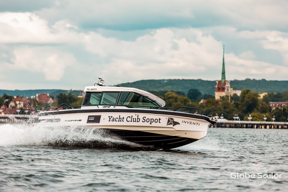 Motor boat Axopar 28 Cabin