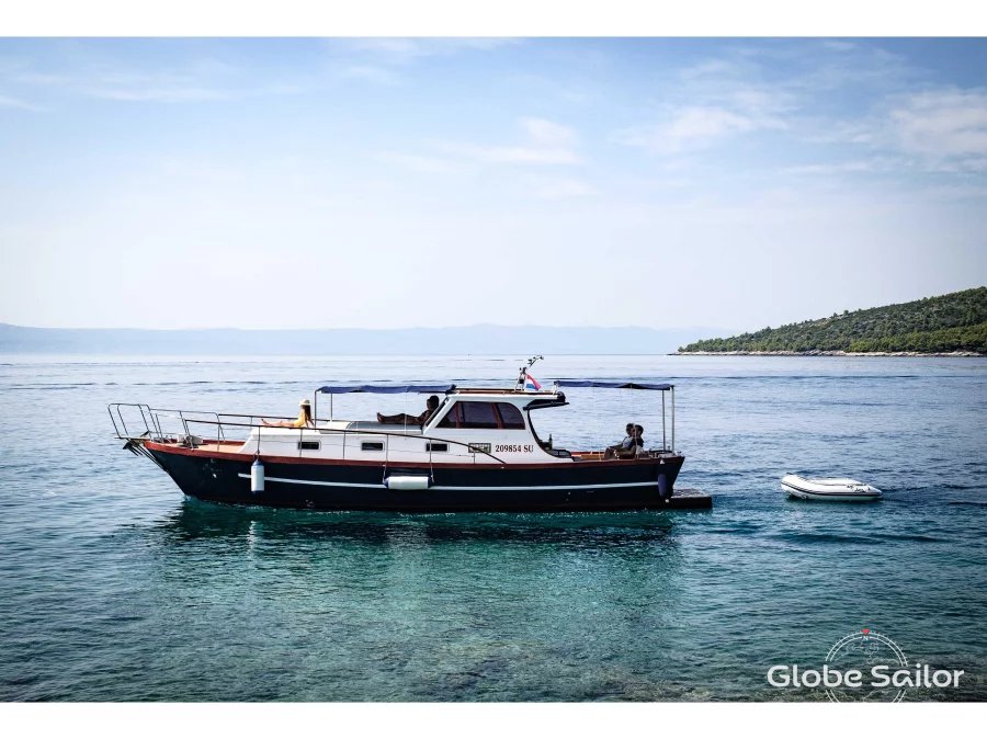 Bateaux à moteur Vagabundo