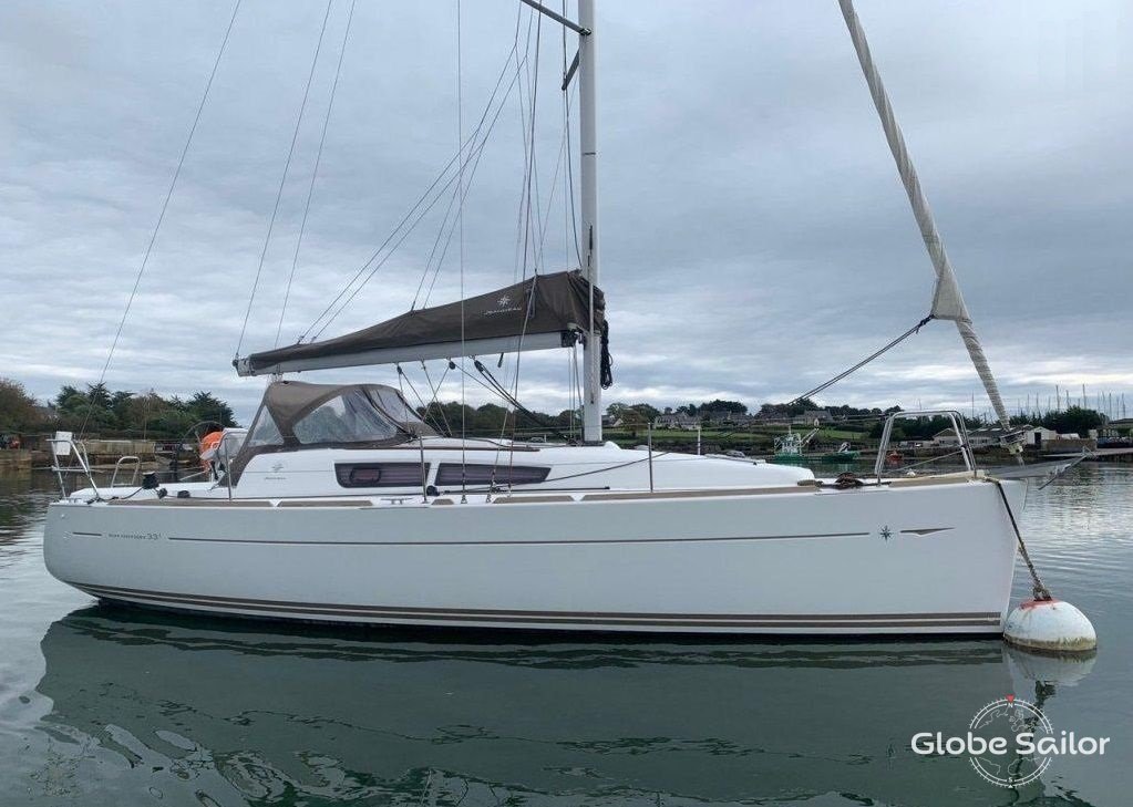 Sailboat Sun Odyssey 33i